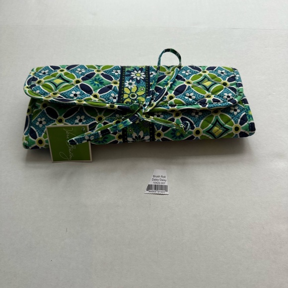 NWT Vera Bradley Make Up Brush travel set. “Daisy Daisy” pattern. - Picture 7 of 16